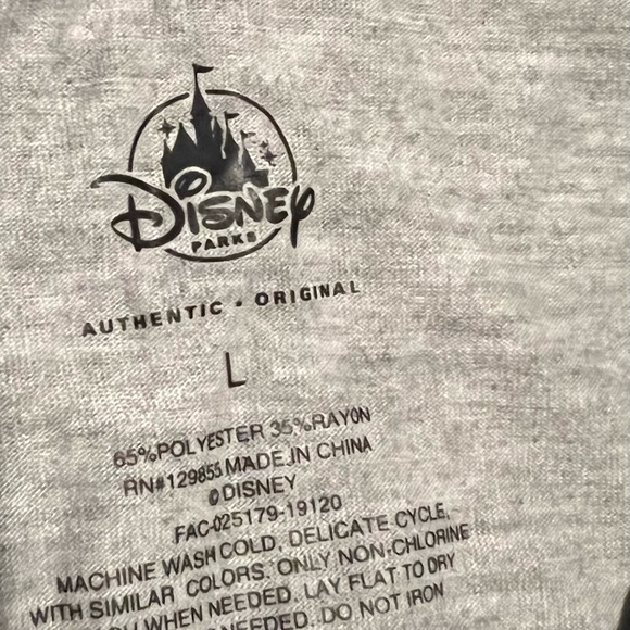 Walt Disney World women’s shirt - Picture 2 of 3